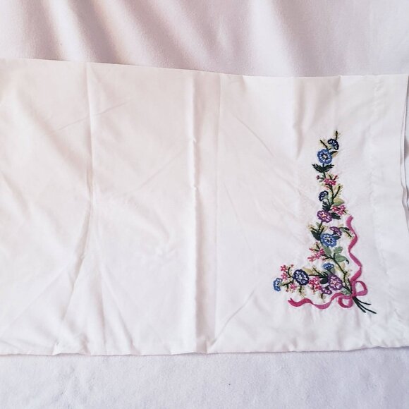 Set of 2 Vintage Embroidered Pillowcases Standard Size Floral Ribbon Cottage - Picture 7 of 13